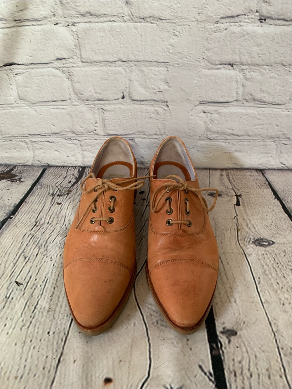 Johnston & Murphy Women's Cognac Leather Lace-Up Derbies